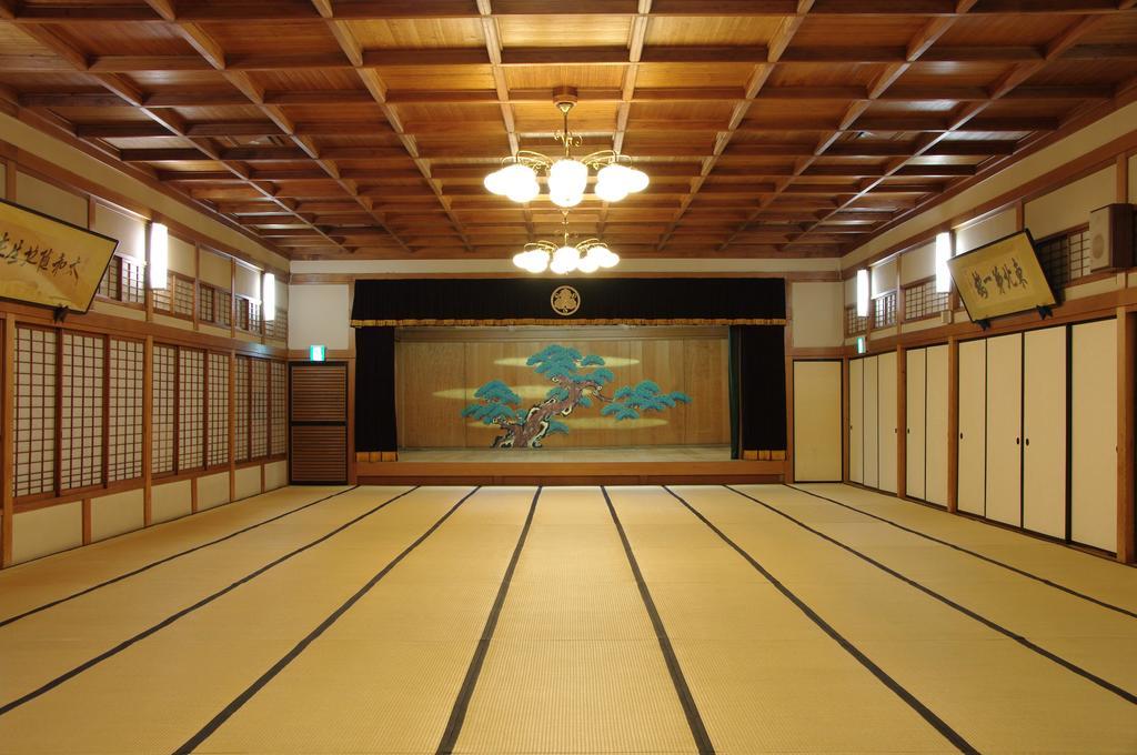 Mukaitaki Hotel Aizuwakamatsu Bagian luar foto