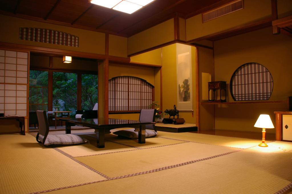 Mukaitaki Hotel Aizuwakamatsu Bagian luar foto