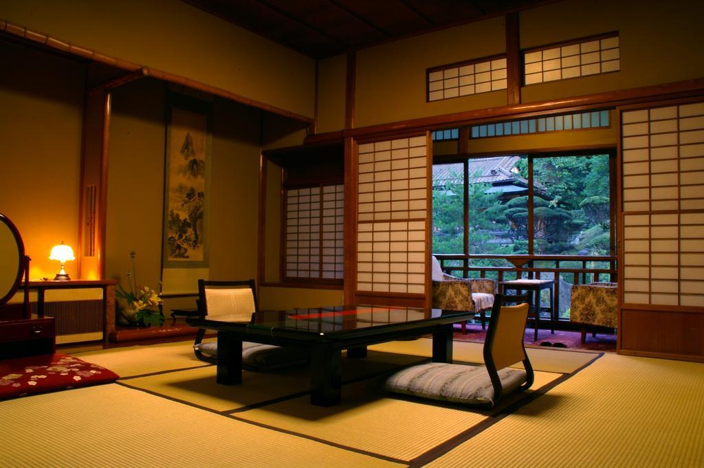 Mukaitaki Hotel Aizuwakamatsu Bagian luar foto