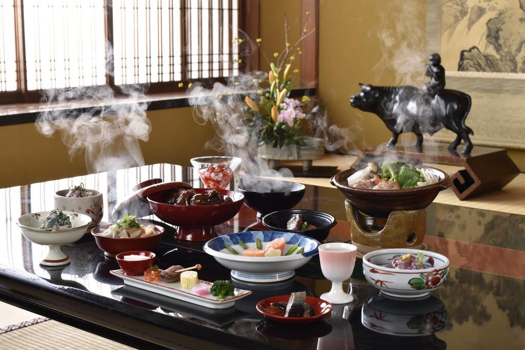 Mukaitaki Hotel Aizuwakamatsu Bagian luar foto