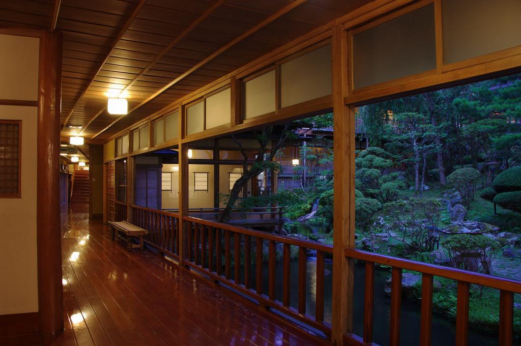 Mukaitaki Hotel Aizuwakamatsu Bagian luar foto